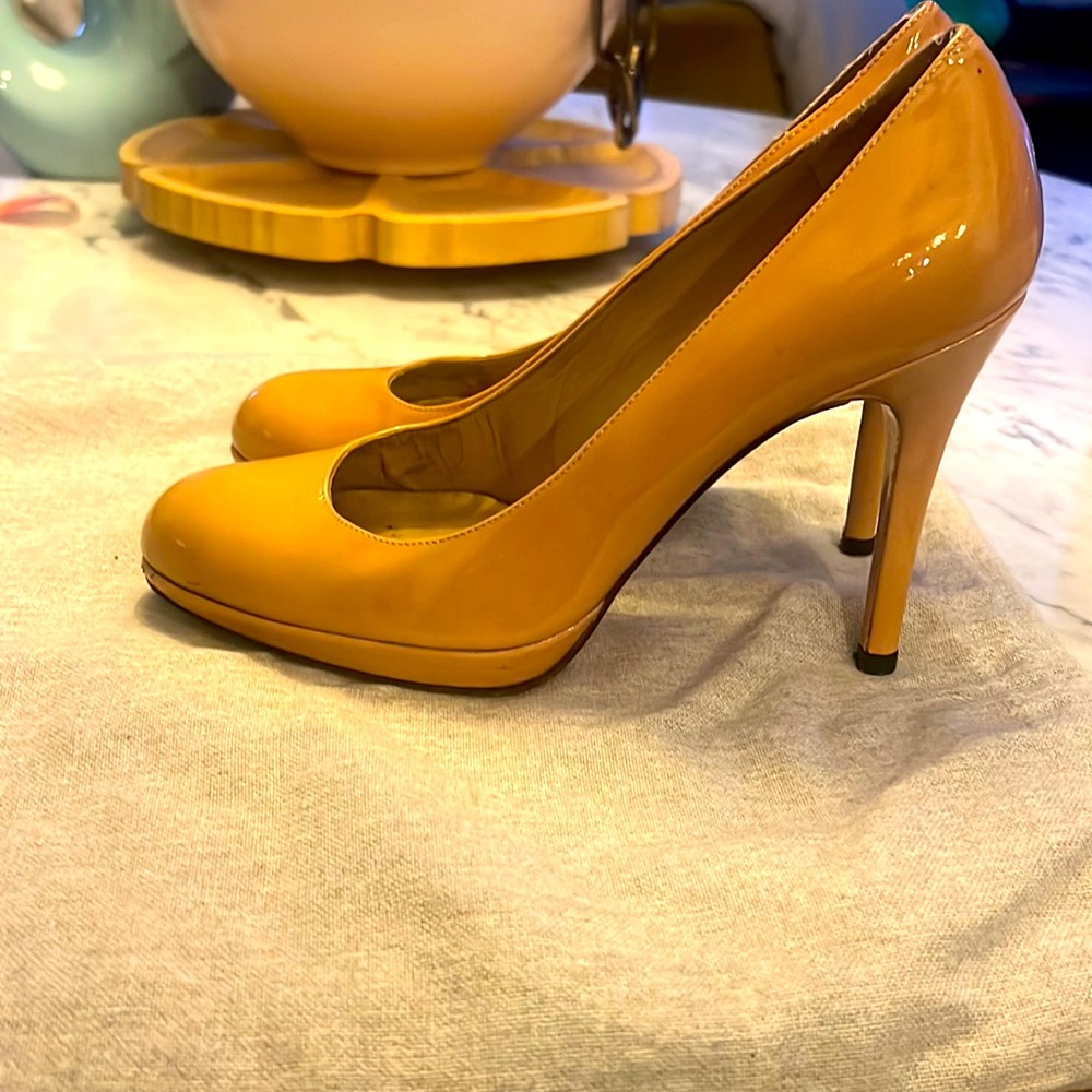 Stuart Weitzman tan heels